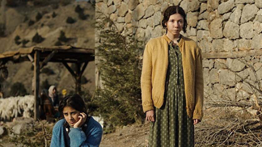 Filmin başrollerinde Cemre Ebüzziya, Ece Yüksel, Helin Kandemir, Kayhan Açıkgöz, Müfit Kayacan ve Kubilay Tunçer yer alıyor.