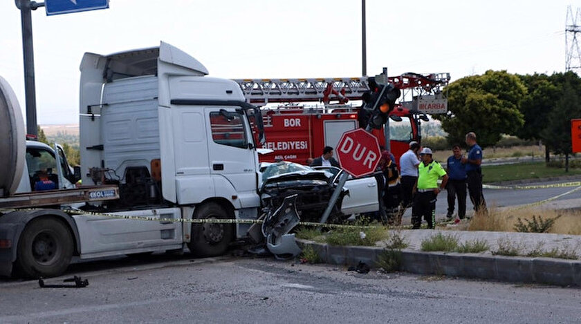 Hatay İl Emniyet Müdürü Kamil Karabörk Niğdede ailesi ile trafik kazası geçirdi