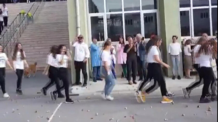 Yeni öğrencilere simit atma geleneğine tepki