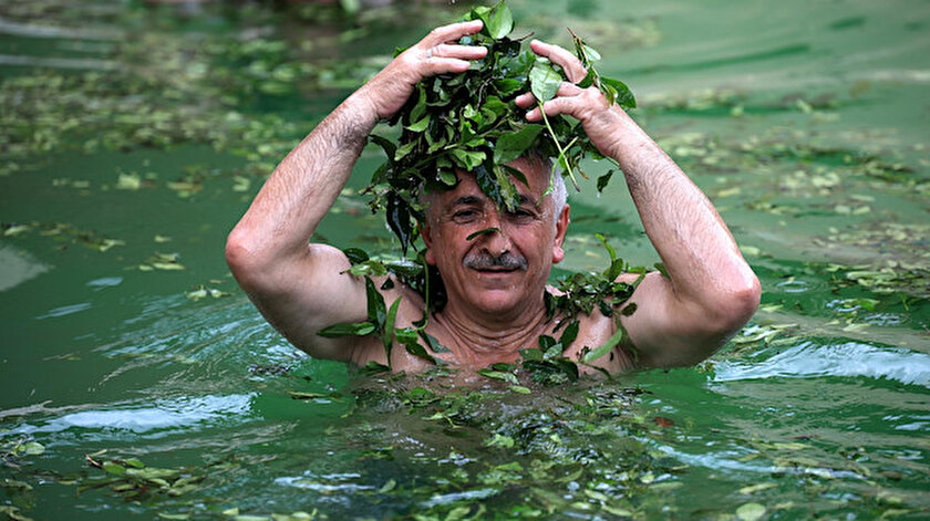 Termal Havuzda Yesil Cay