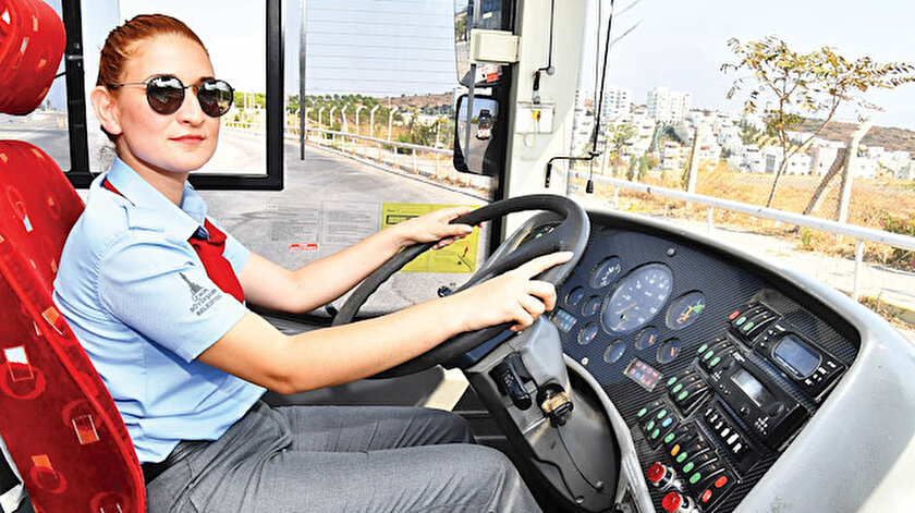 Kadin Otobus Soforleri Gorevde