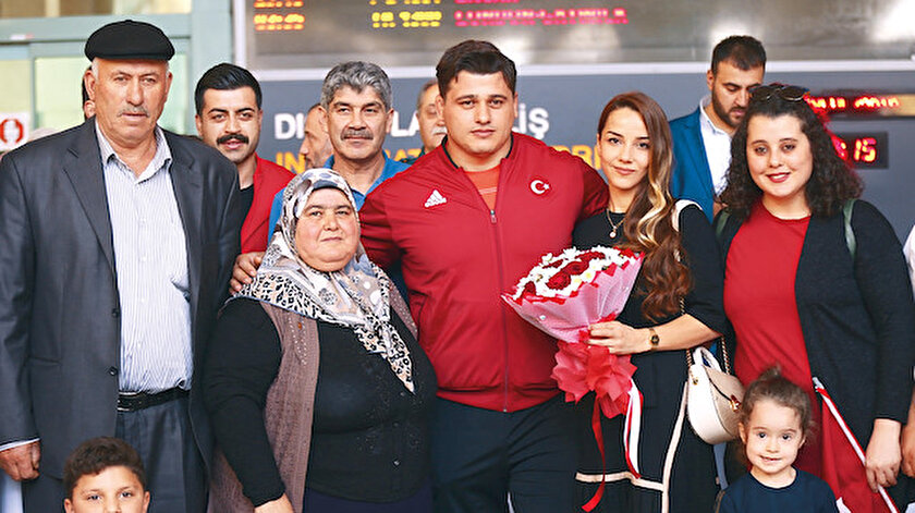 Rıza Kayaalp ve ailesi