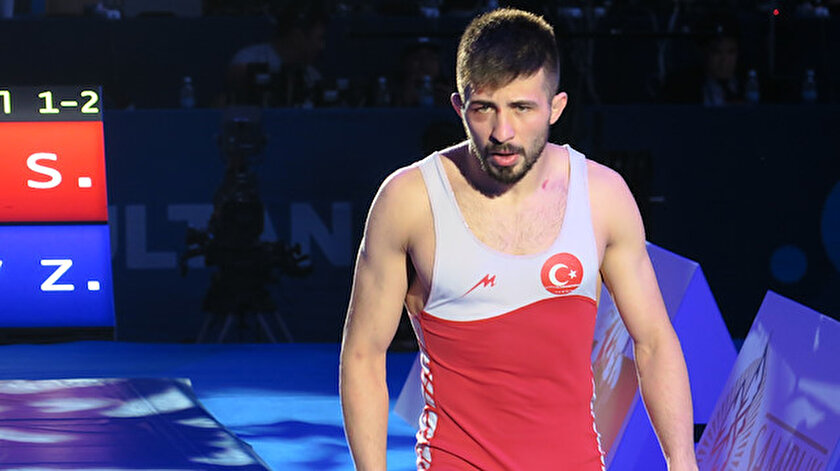 Milli güreşçi Süleyman Atlıdan gümüş madalya