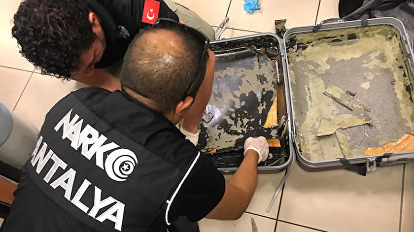 Ekipler valizin içerisine gizlenen eroini tespit etti.