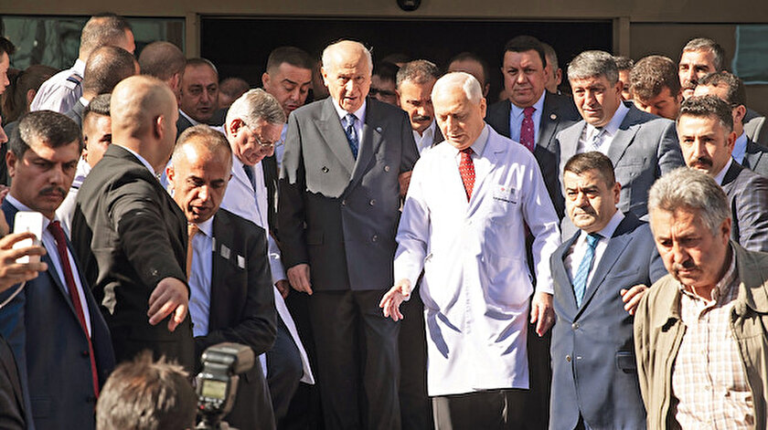 Devlet Bahçeli hastaneden çıkarken