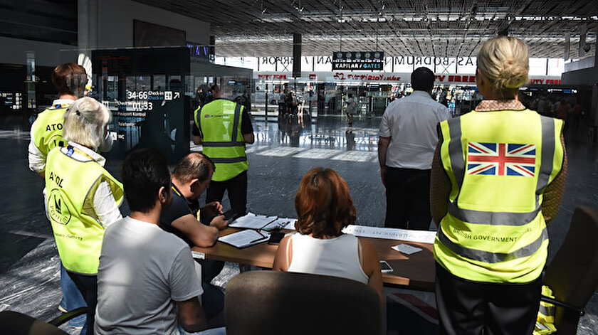 Thomas Cookun iflası sonrası İngiliz turistlerin bir kısmı charter seferiyle Manchestera götürüldü