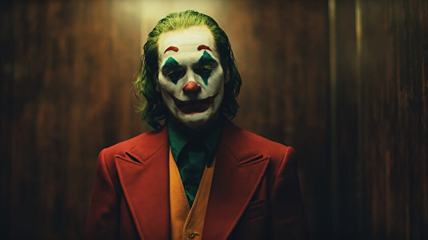 Joker karakterini Joaquin Phoenix canlandırıyor.