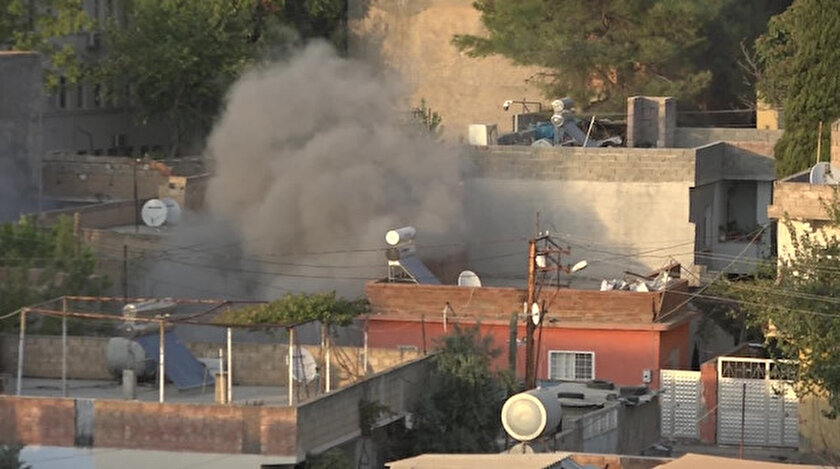 YPG/PKKlı teröristler tarafından ateşlenen uçaksavar mermileri Ceylanpınarda 3 eve isabet etti: 2 yaralı