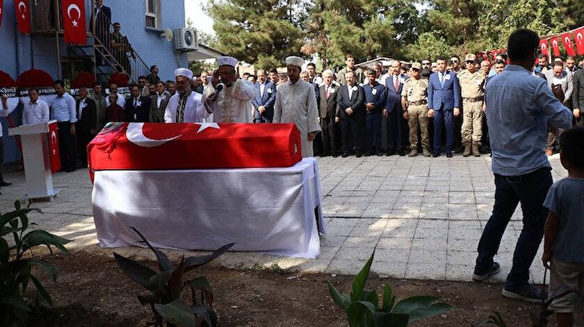 11 yaşındaki şehit Elif için cenaze namazı kılındı.