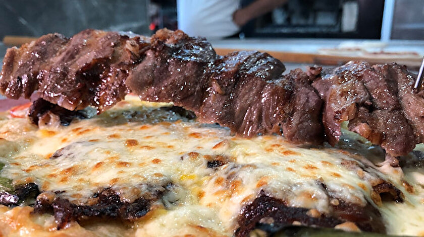İstanbul'daki birçok restoran ve market ürünlerinde at eti olduğu tespit edildi.
