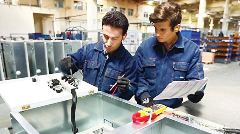 Mesleki eğitim merkezlerinde öğrencilere uygulama ağırlıklı mesleki ve teknik eğitim veriliyor.