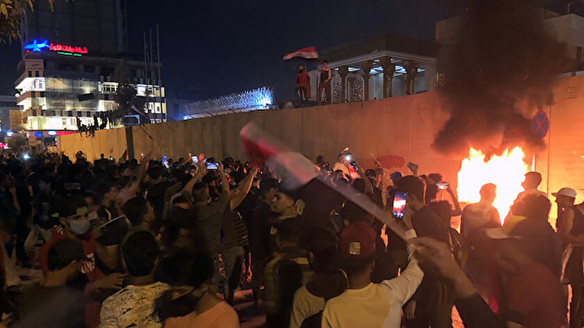 Irak'taki gösterilerde şiddet olayları artıyor.