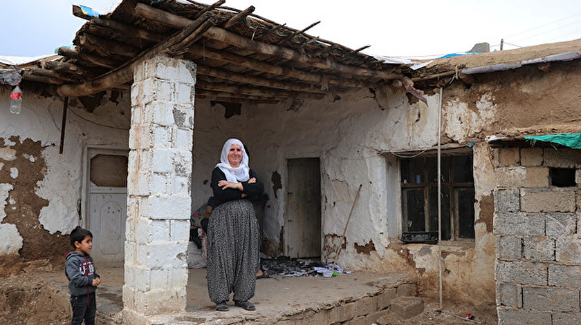 15 yıl önce eşi tarafından terk edilen Hanım Yüksekdağ, çocuklarıyla birlikte çalışıyor.