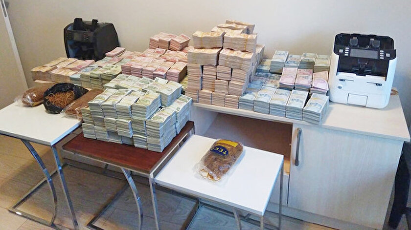 Operasyon sonucunda 3 milyon 200 bin lira para ele geçirildi.