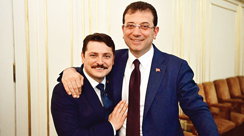 Turan Taşkın Özer (Solda) ve Ekrem İmamoğlu (Sağda)