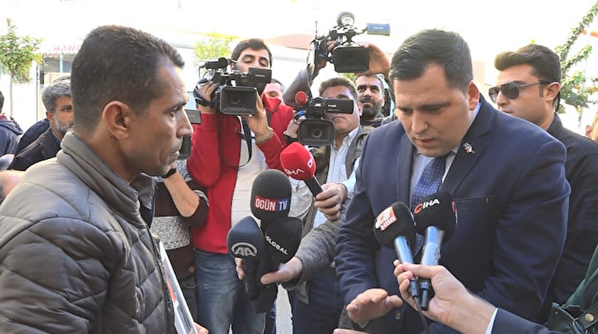 AP üyesi Zdechovsky’den HDP önünde evlat nöbeti tutan ailelere ziyaret.