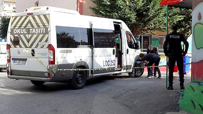 Avcılar'da servis minibüsünün çarptığı öğrenci hayatını kaybetti.