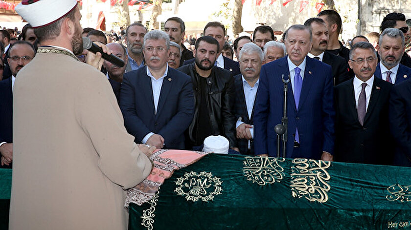 Cumhurbaşkanı Erdoğan, Eyüpsultan'da cenaze namazı kıldı.