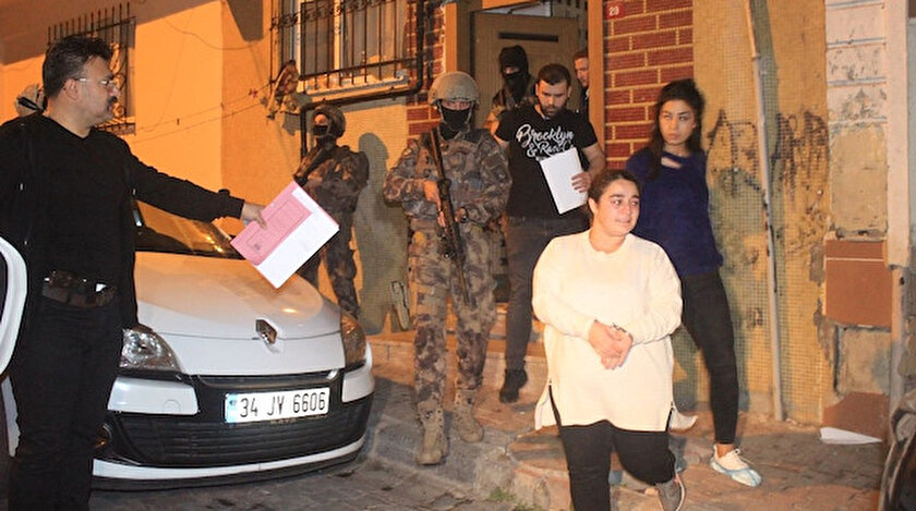 İstanbul’da PKKya gece yarısı baskın: Özel harekat polislerinden operasyonu camlardan izleyenlere içeri gir uyarısı
