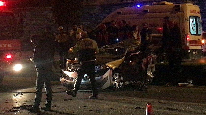 Kaza sonrası olay yerine çok sayıda sağlık ver kurtarma ekibi sevk edildi.