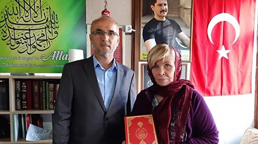 Sehit Ahmet Alp Tasdemir In Babasindan Etkilenen Alman Turist Musluman Oldu