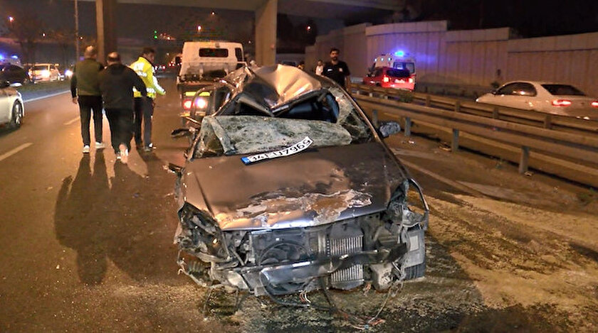 Vatan Caddesi'nde kaza yapan araç hurdaya döndü
