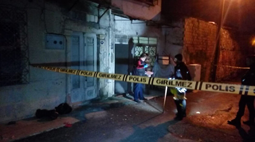 İhbar üzerine olay yerine gelen polis ekipleri incelemede bulundu.