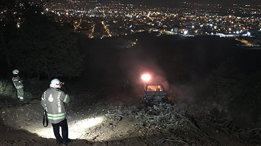 Ataşehir'de cip ormanlık alanda alev alev yandı