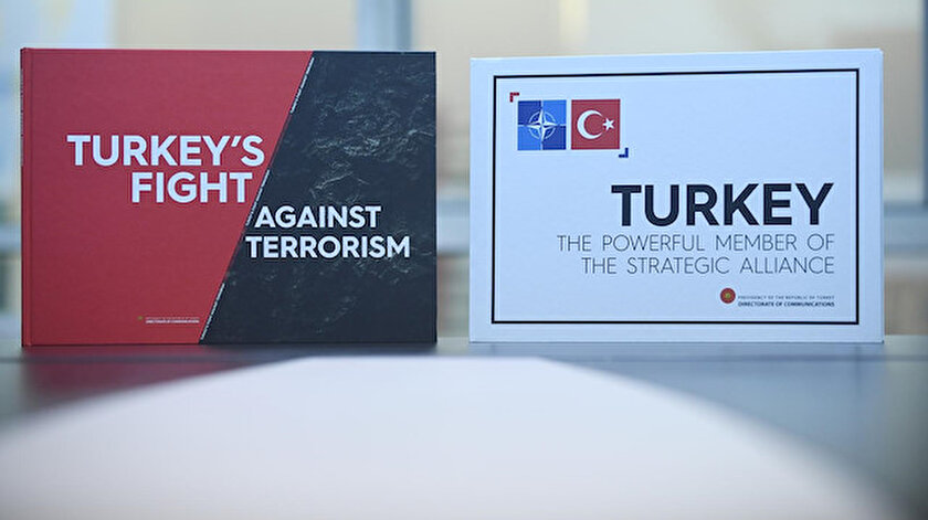 Liderlere hediye edilen kitaplar.