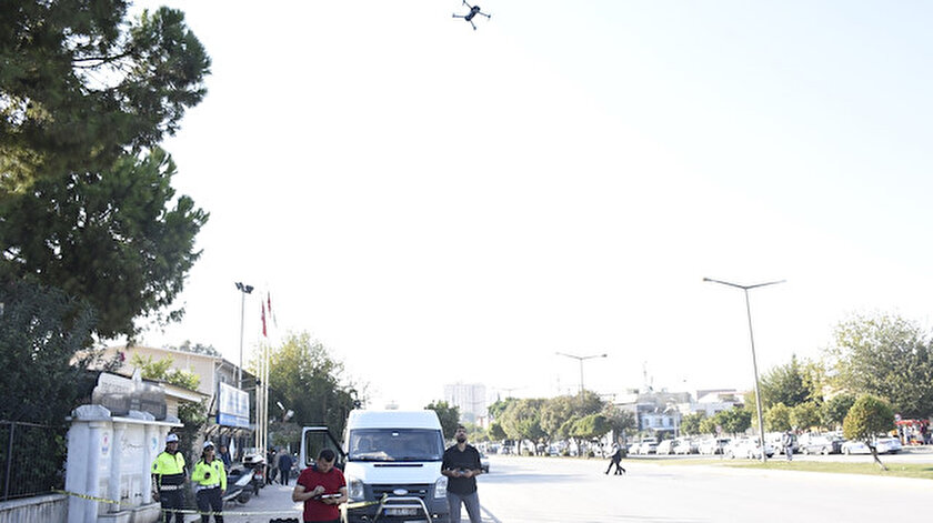 Kural ihlali yapan sürücüler, drone ile tespit edilerek yerdeki ekiplere bildirildi.