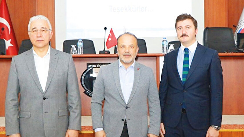 Metin Yavuz (ortada)