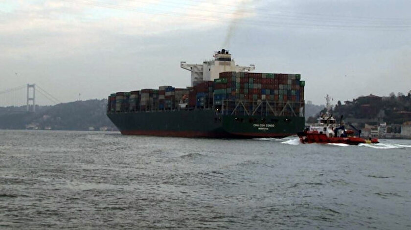 Dünyanın en büyük kargo gemisi CMA CGM Congo Boğaz'dan geçti.