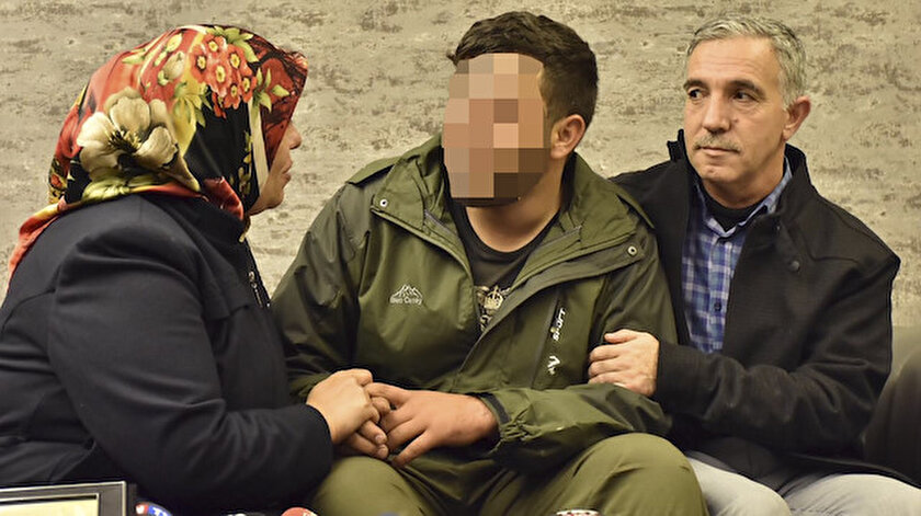 Hatice ile baba Abdülkadir Ceylan, 4 yılın ardından evlatlarını bağrına bastı.