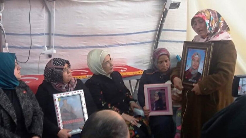 Cumhurbaşkanı Recep Tayyip Erdoğan’ın eşi Emine Erdoğan aileleri ziyaret ederek çocuklarının durumu hakkında kendilerinden bilgi aldı.