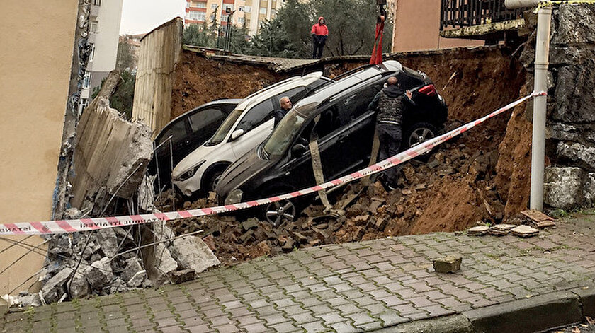 Son Dakika Istanbul Kartal Da Bir Sitenin Otoparkinda Duvar Coktu