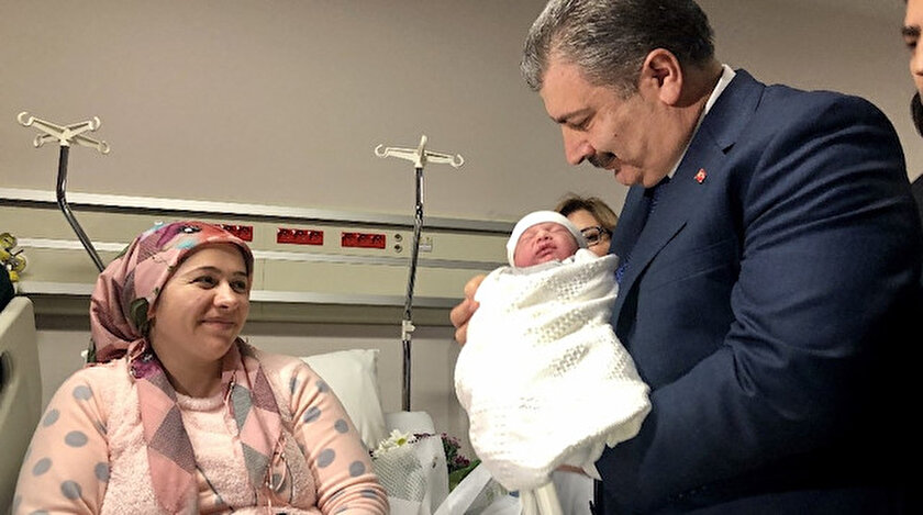 Bakan Koca Dan Yeni Yilin Ilk Bebegine Ziyaret 2020 Yilinda Dogum Eylem Planini Devreye Sokacagiz