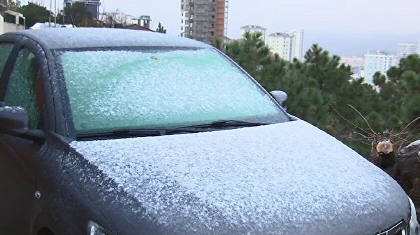 İstanbulda Aydos Ormanına kar yağdı! İstanbul hava durumu