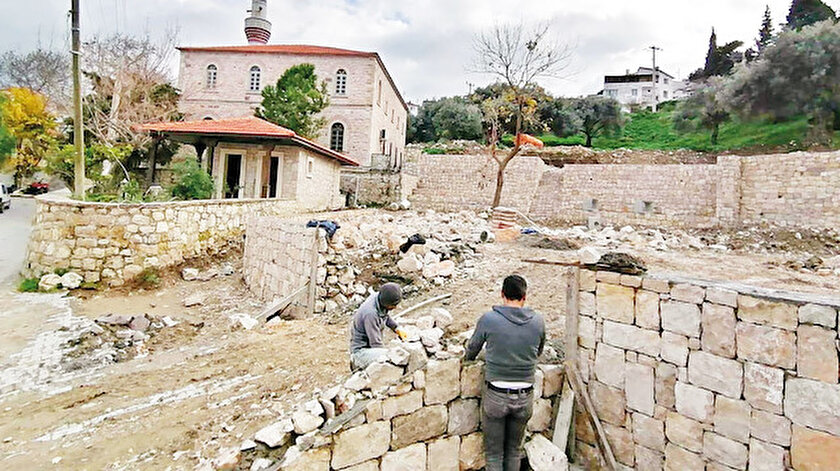 Mezarlik Ustune Kafe