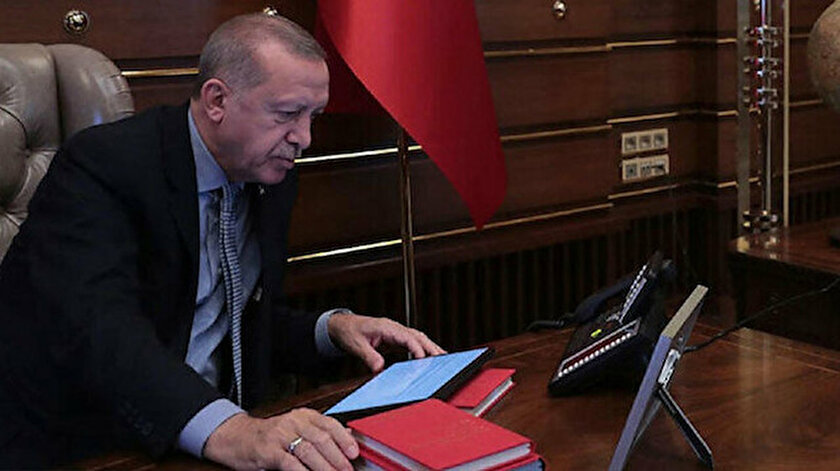 Cumhurbaşkanı Recep Tayyip Erdoğan 4 Ocak günü akşam saatlerinde İran Cumhurbaşkanı Hasan Ruhani ile bir telefon görüşmesi yaptı.