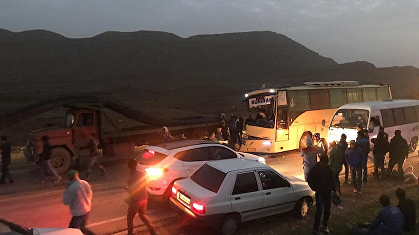 Iran Da Otobus Devrildi 20 Olu 23 Yarali