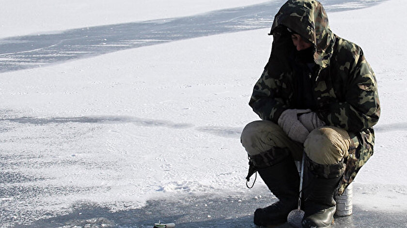 Ardahan Haberleri Cildir Da Eskimo Usulu Balik Avliyorlar Ekmeklerini Golden Cikartiyorlar