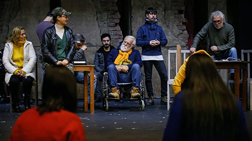 İzmir Devlet Tiyatrosu sanatçıları