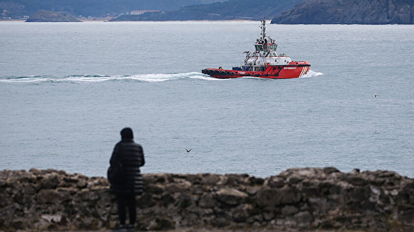 Kilyos'taki kazanın ardından kaybolan balıkçıları arama çalışmaları sürüyor.