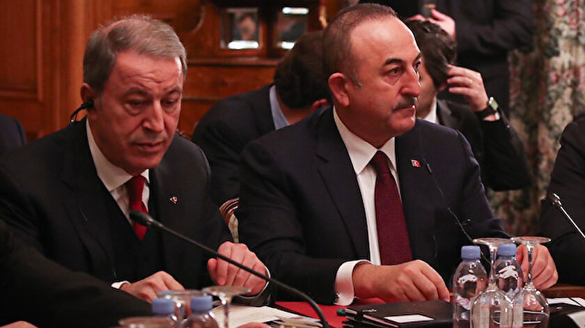 Milli Savunma Bakanı Hulusi Akar ve Dışişleri Bakanı Mevlüt Çavuşoğlu.