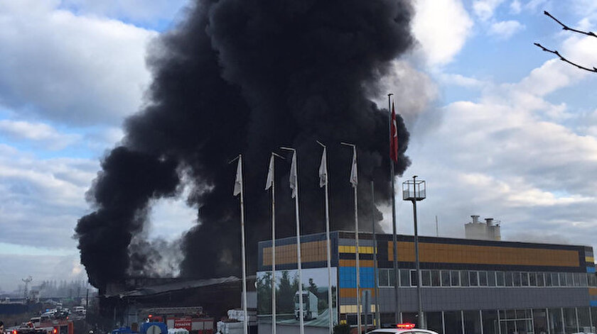 samsun da plastik fabrikasinda yangin