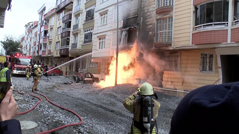 Is Makinesi Dogal Gaz Borusunu Deldi Panik Icinde Arka Kapidan Kactilar