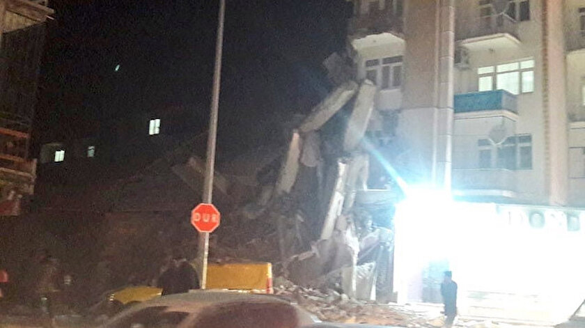 Μια φωτογραφία ενός κτιρίου που καταστράφηκε στο Twitter μοιράστηκε μετά τον σεισμό στο Elazig.