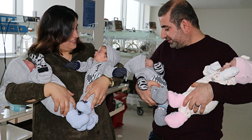Nurten ve Nurettin Bartın çifti ve bebekleri.