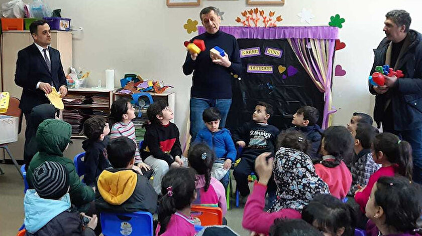 Bakan Selçuk Elazığ'da meydana gelen deprem sonrasında, ile gelerek okullarda inceleme yaptı.