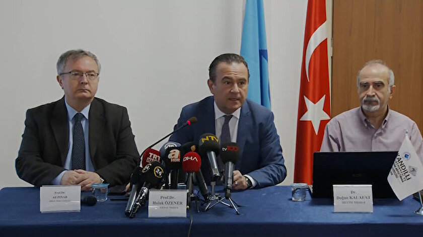Kandilli Rasathanesi ve Deprem Araştırma Enstitüsü Müdürü Prof. Haluk Özener ve Prof. Doğan Kalafat.